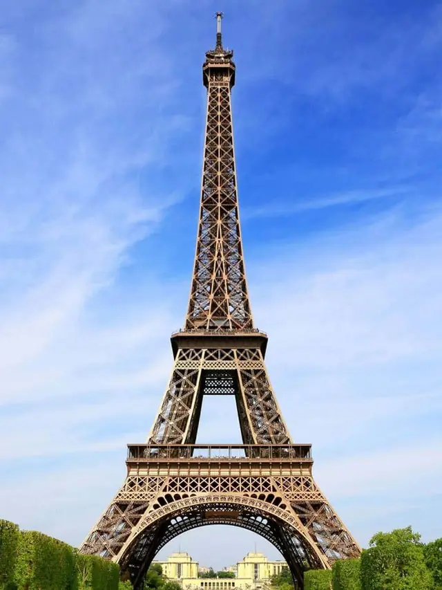 Paris'te Eyfel Kulesi