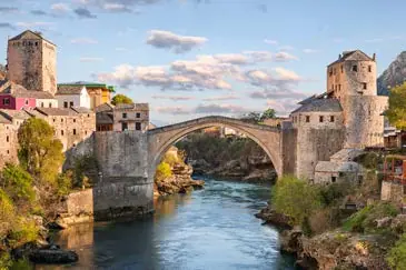 Mostar Köprüsü ve Neretva Nehri