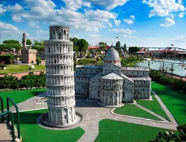 Miniatürk'te Pisa Kulesi maketi