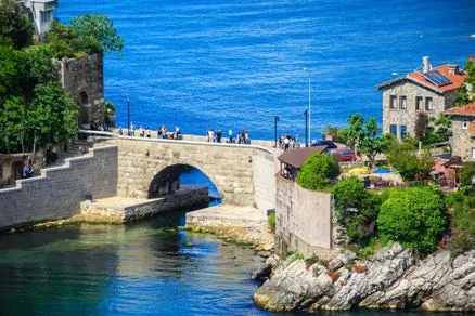 Amasra'da Kemere Köprüsü ve deniz